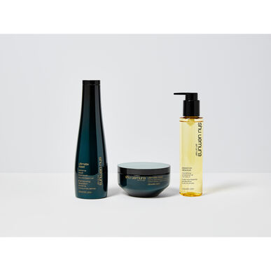 Shu Uemura Ultimate Reset Extreme Repair Shampoo for svært skadet hår 300 ml