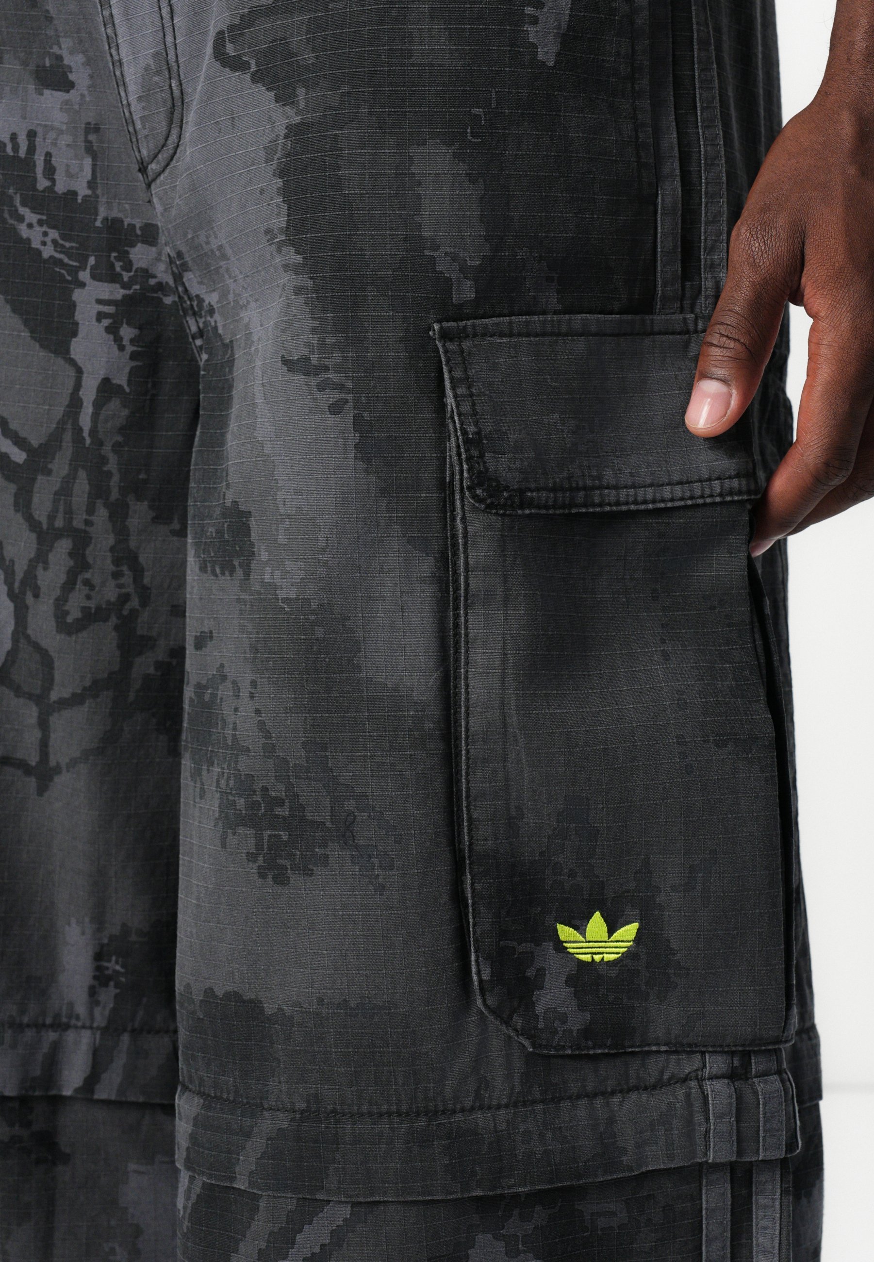 adidas Originals Cargo nadrág