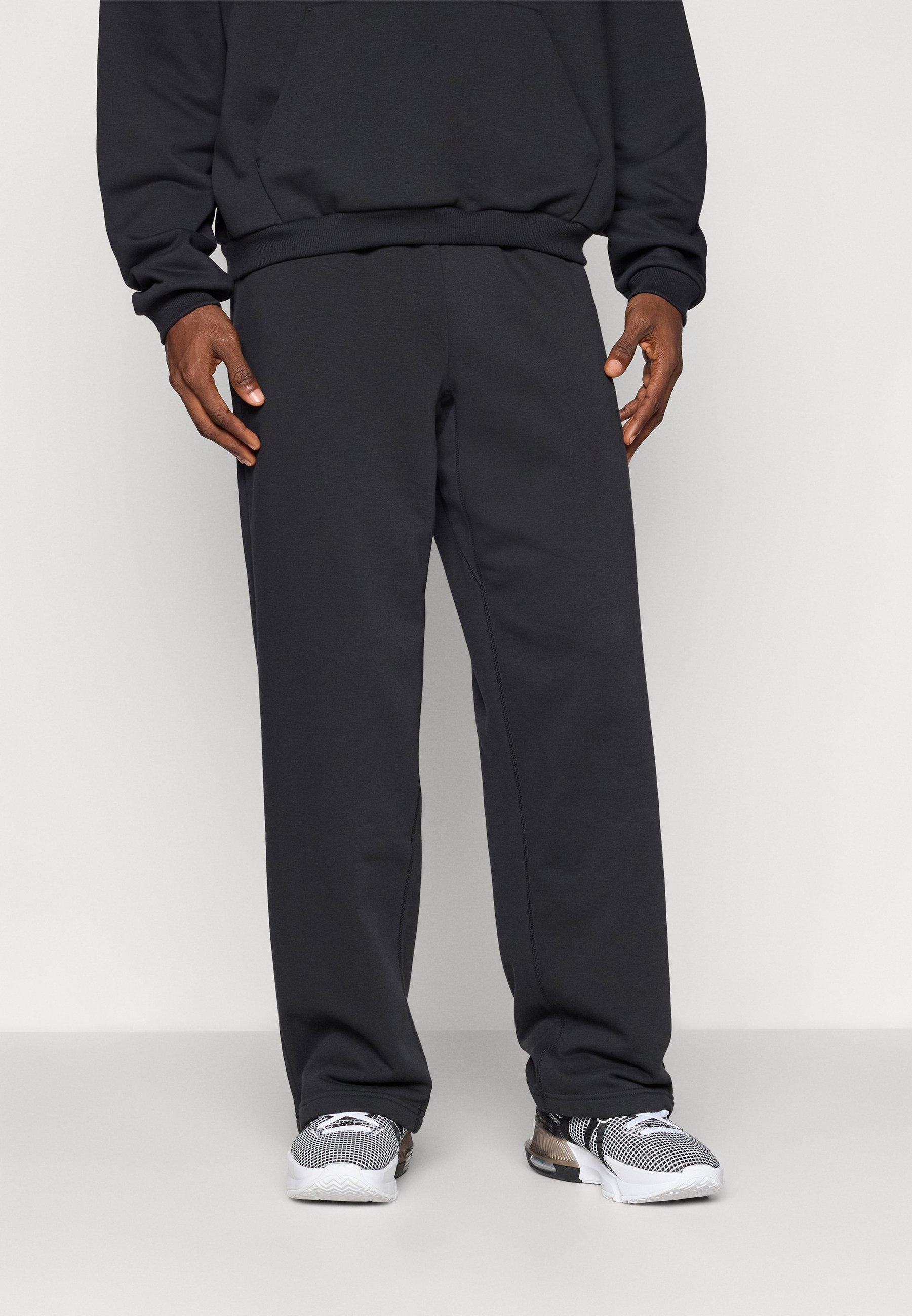 Nike Performance Hose mit offenem Saum – Trainingshose – schwarz/hellelfenbein