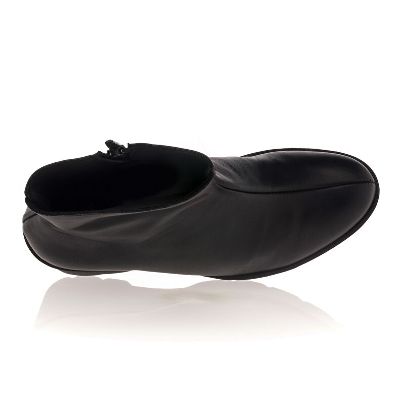 Schwarze Damenstiefel / Stiefeletten