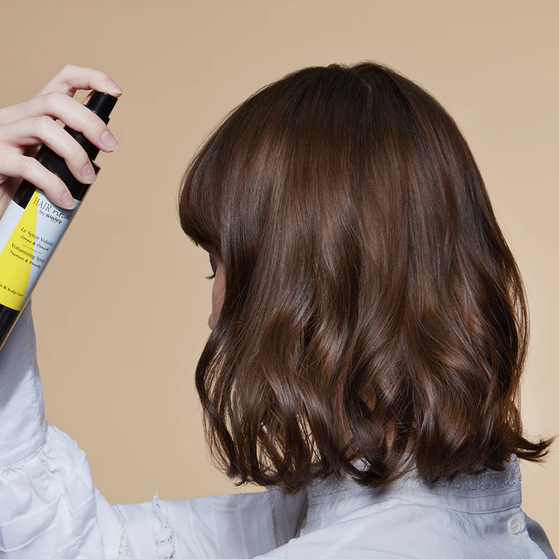 Hair Rituel by Sisley Volumising Spray é um spray de cabelo que adiciona volume e corpo.