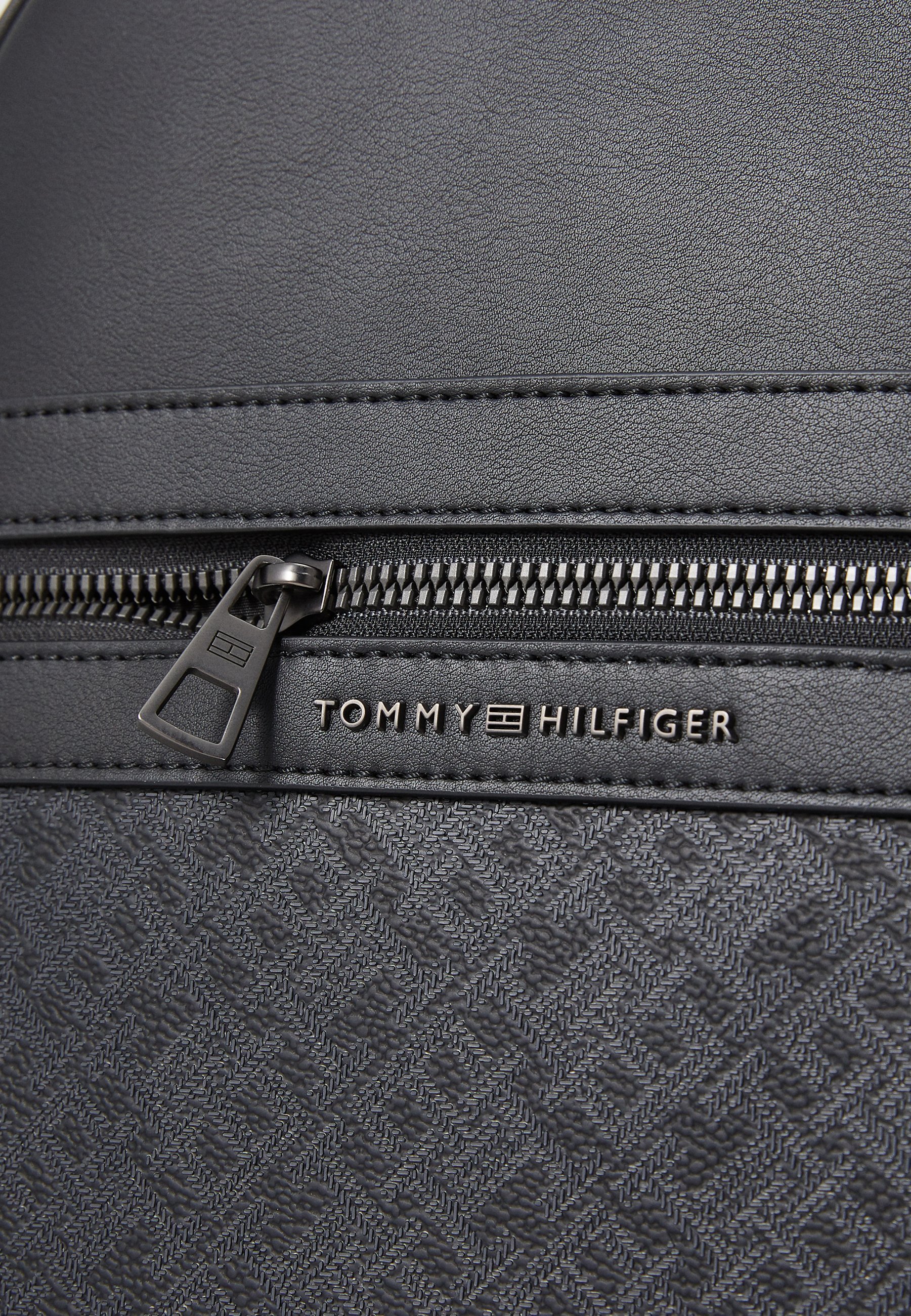 Tommy Hilfiger MONOGRAM RUGZAK - Rugzak - zwart