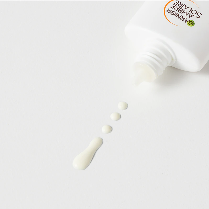 Garnier Ambre Solaire Super UV Hyaluronsäure Lichtschutzfluid mit feuchtigkeitsspendender Wirkung