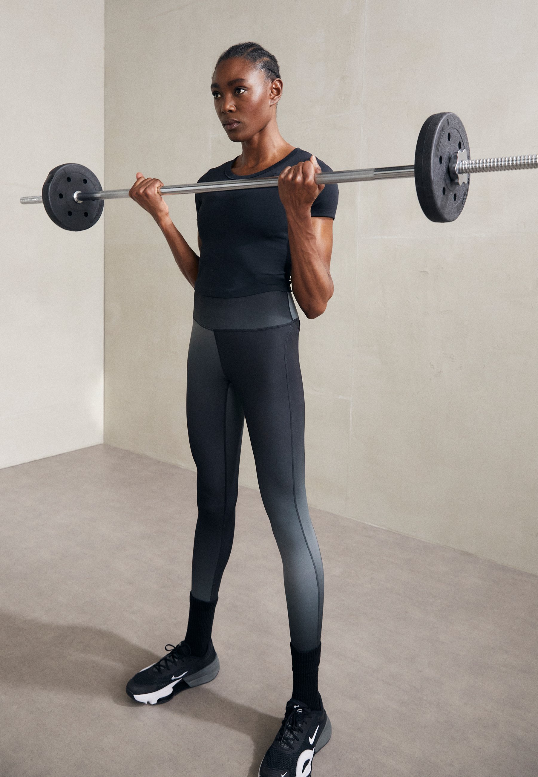 HOODIE ONE FITTED TOP - Sportovní tričko - black