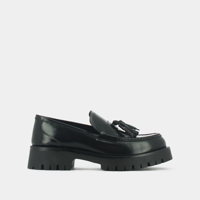 Mocassins à semelles crantées et glands  en cuir glacé noir