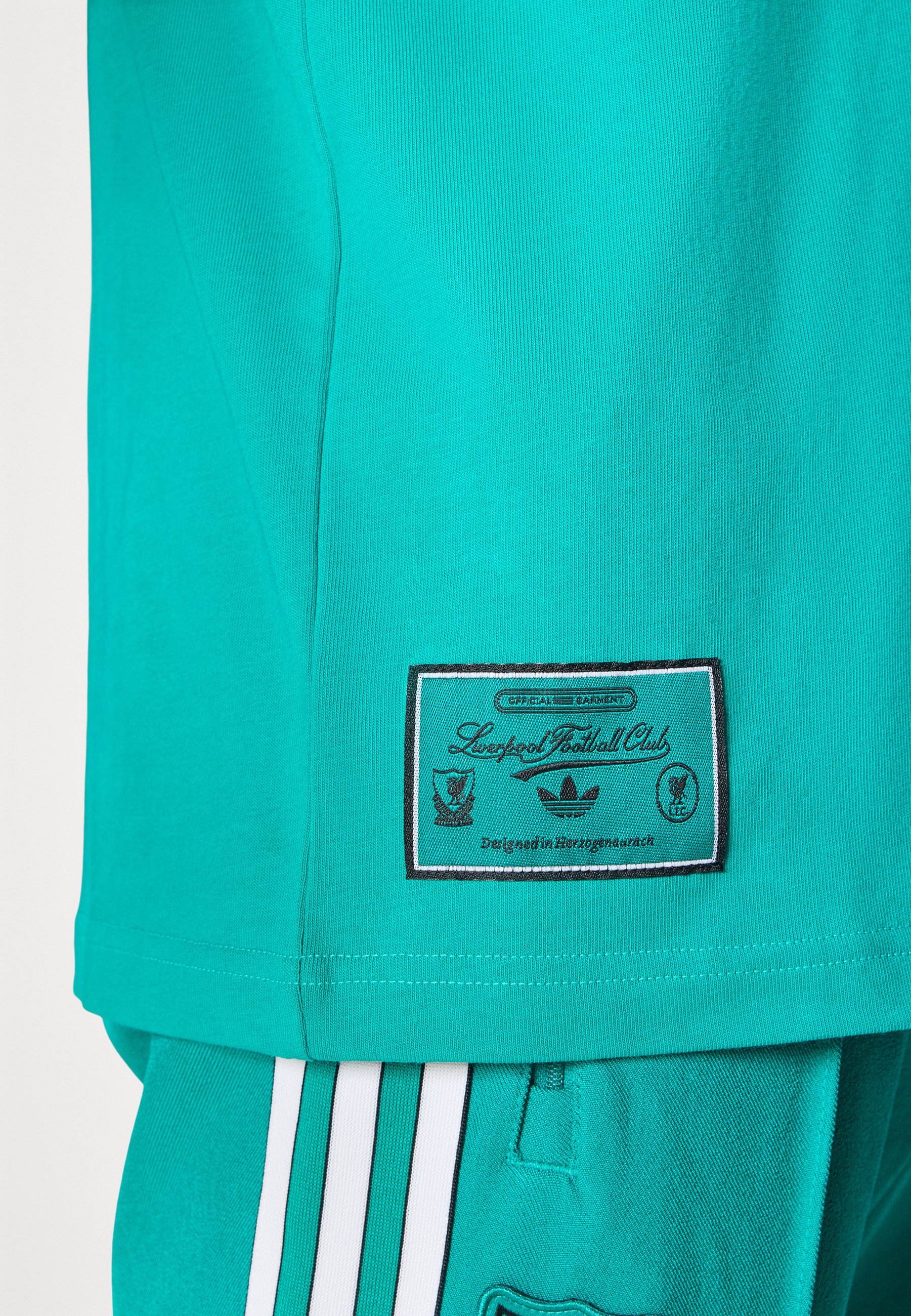 adidas Originals LIVERPOOL FC ICON GRAPHIC T-SHIRT - Clubkleding - zeegroen