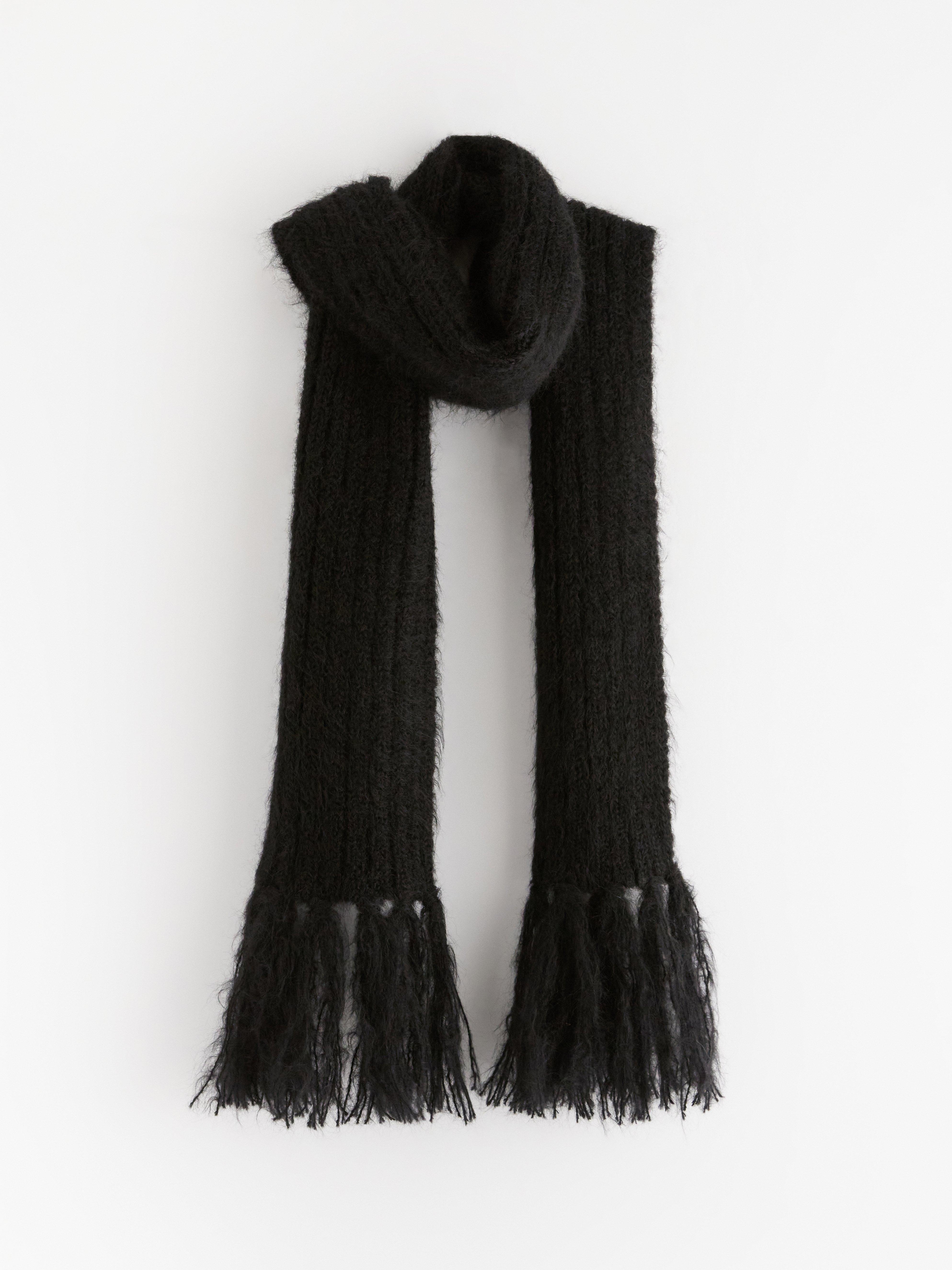 Cachecol tricotado em mistura de mohair preto