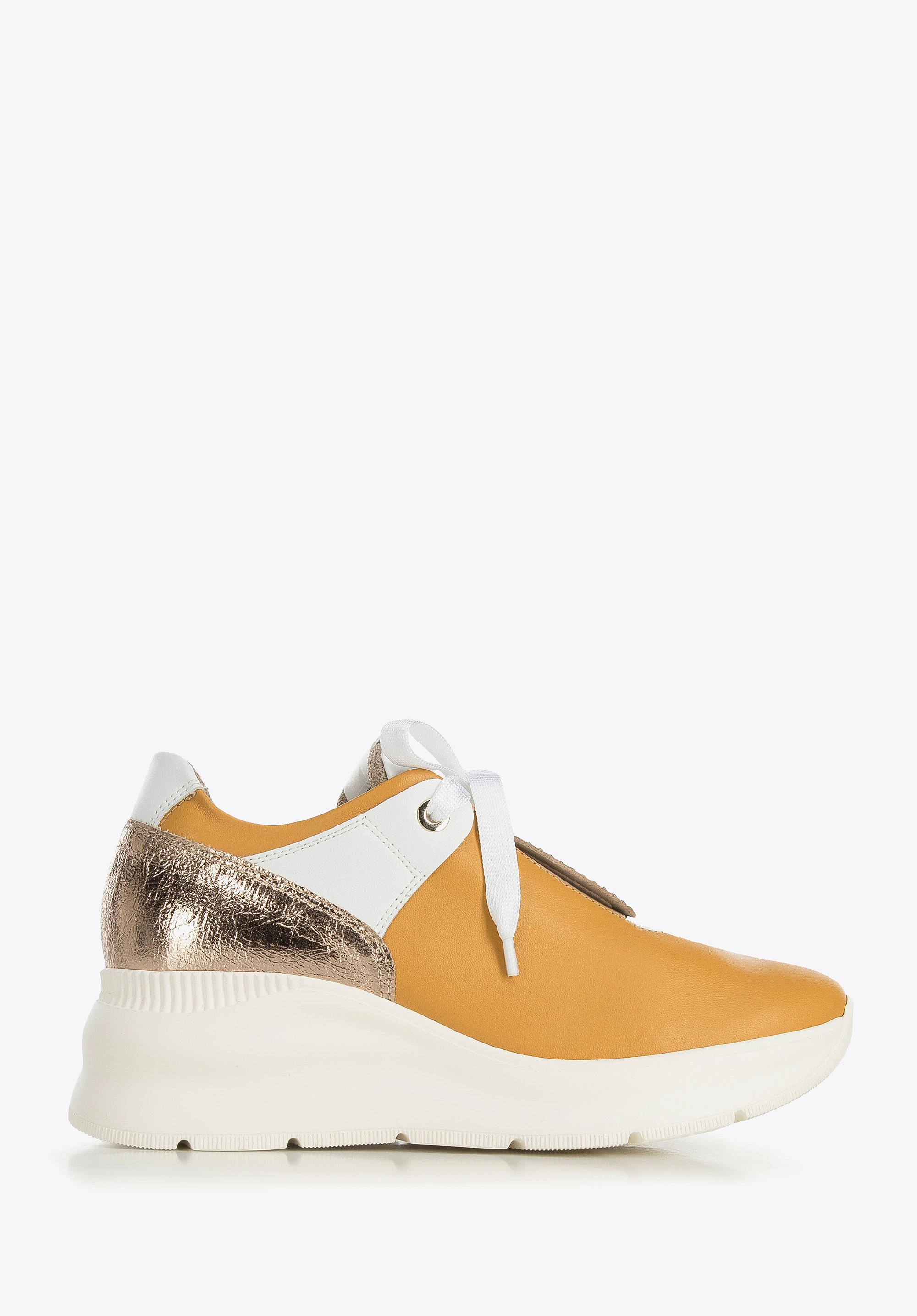 Damskie sneakersy skórzane z błyszczącymi wstawkami koniak