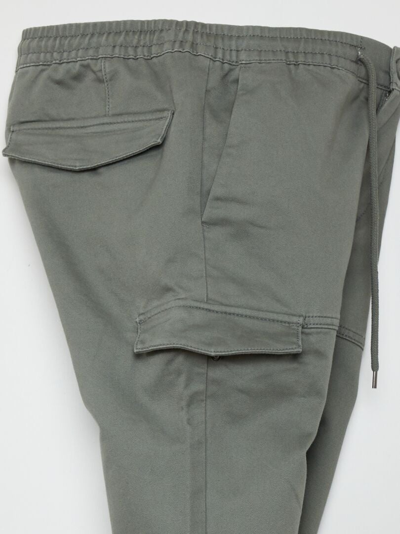 Calça chino com bolsos laterais - VERDE