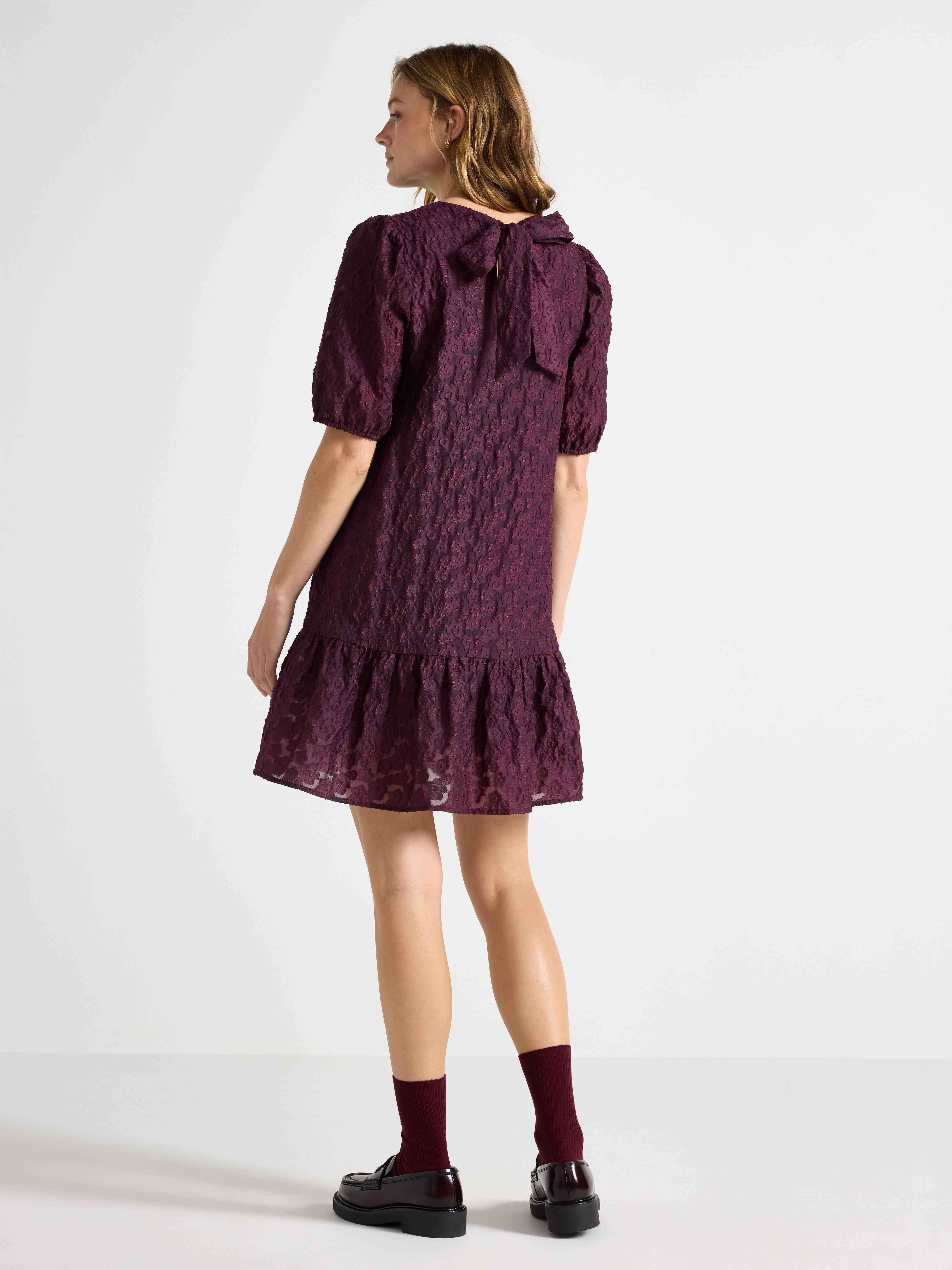 Minivestido con flores color lila oscuro empolvado
