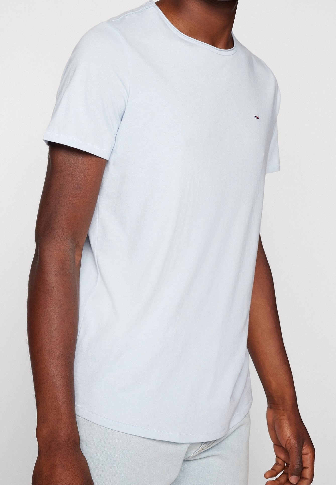 Tommy Jeans Basic T-Shirt – hellblau