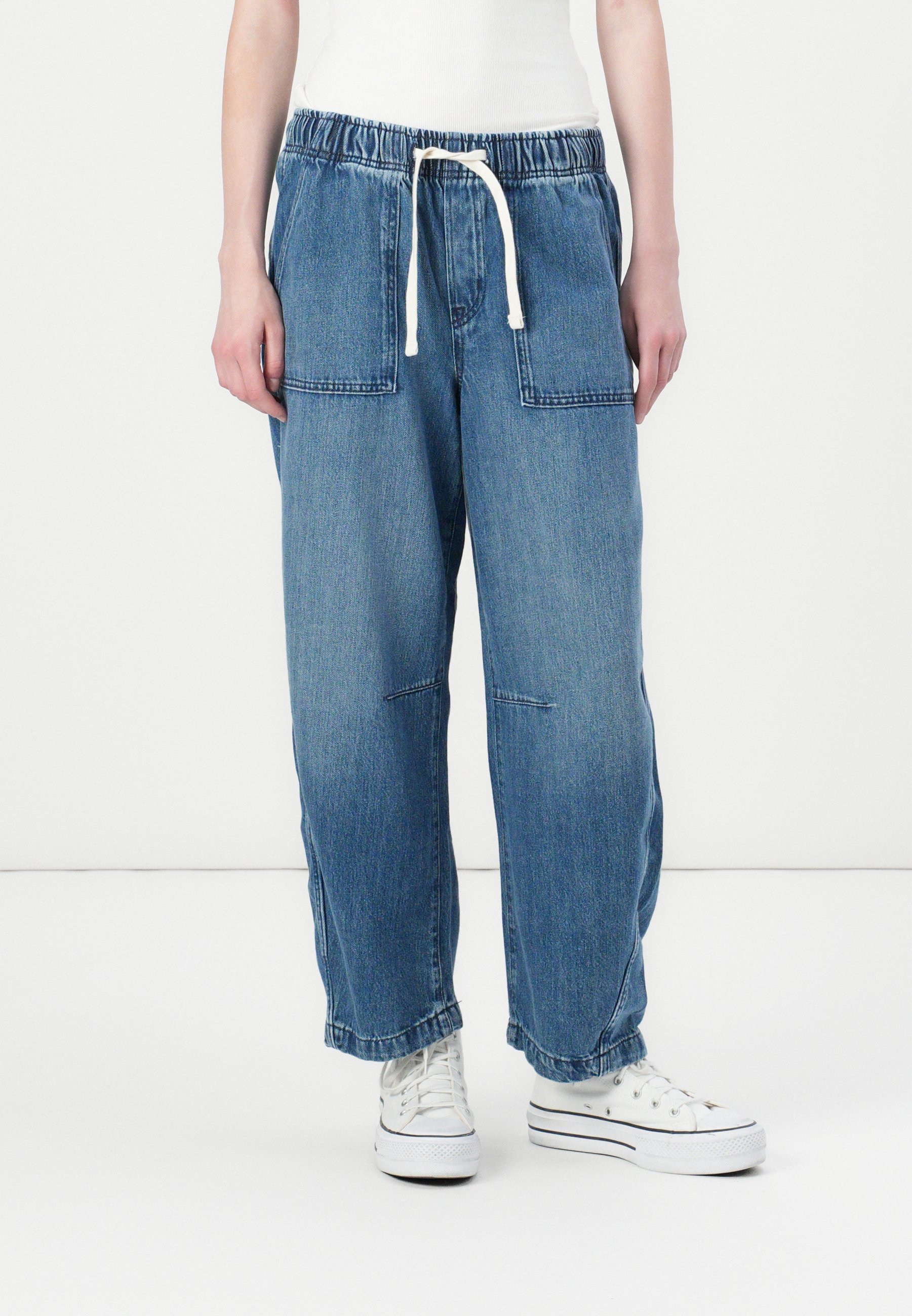 GAP BARREL MERAPI - Relaxed fit jeans - medium wassing