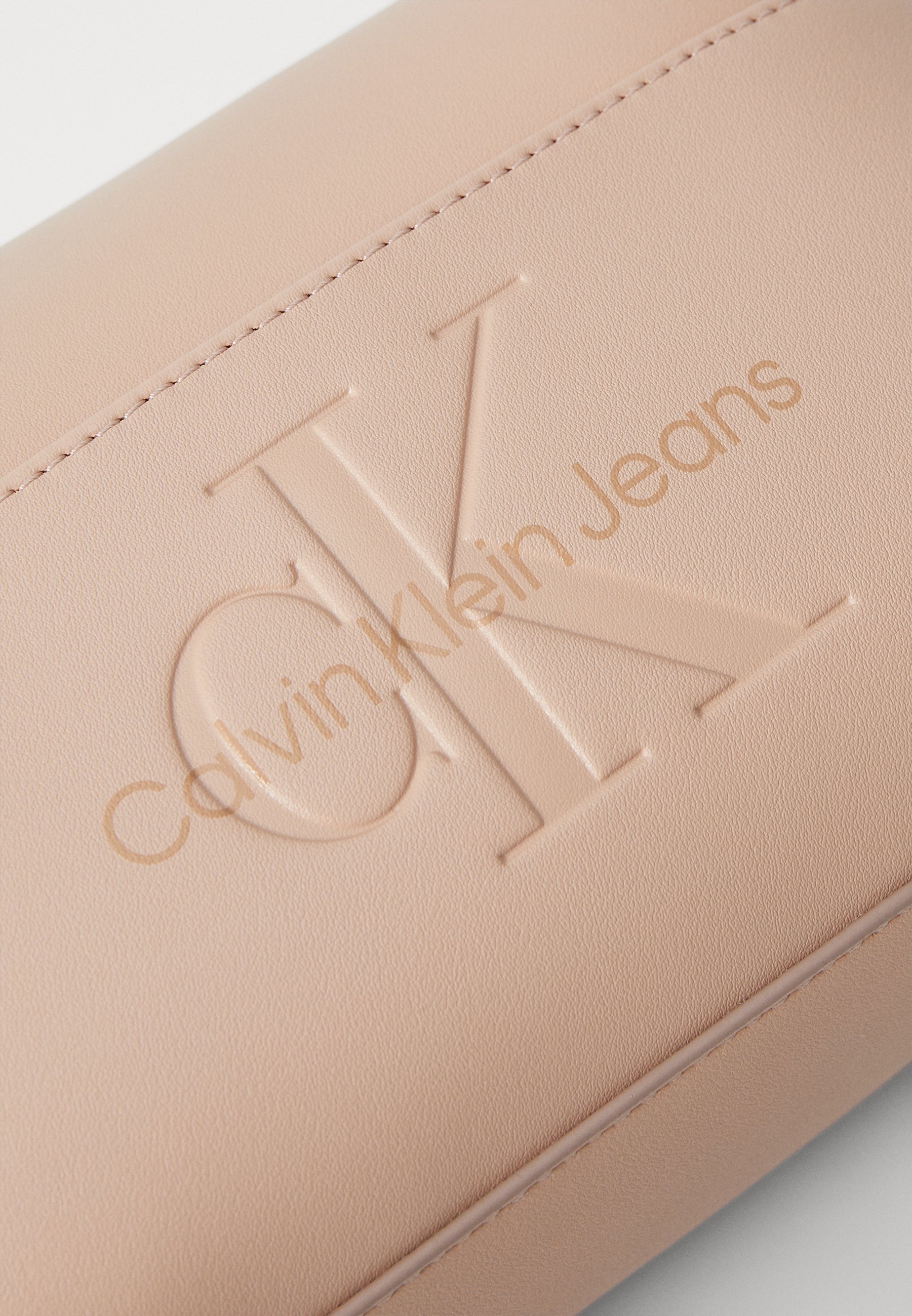 Calvin Klein Jeans make-up tools en accessoires