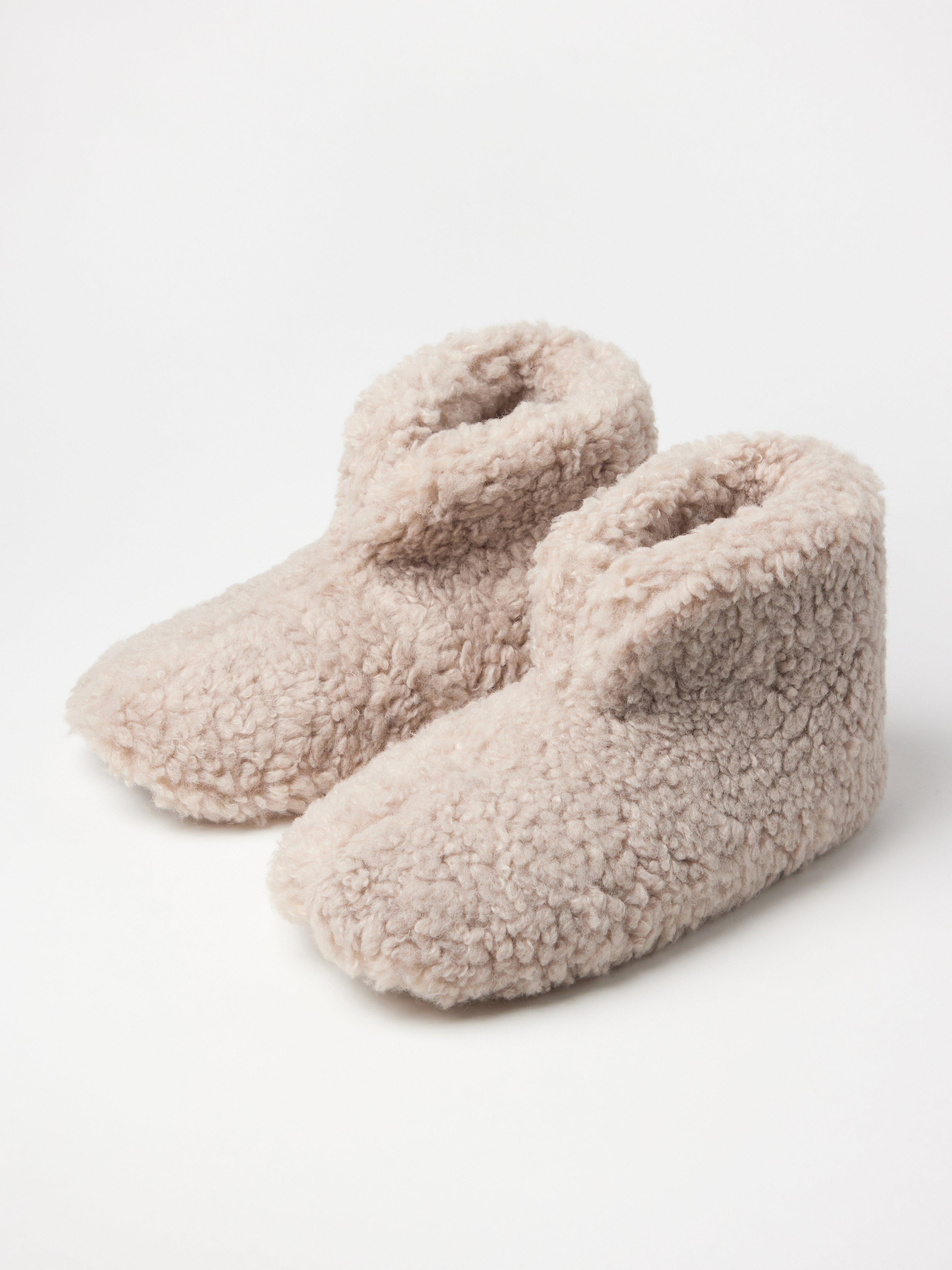 Pantoufles en peluche beige poudré