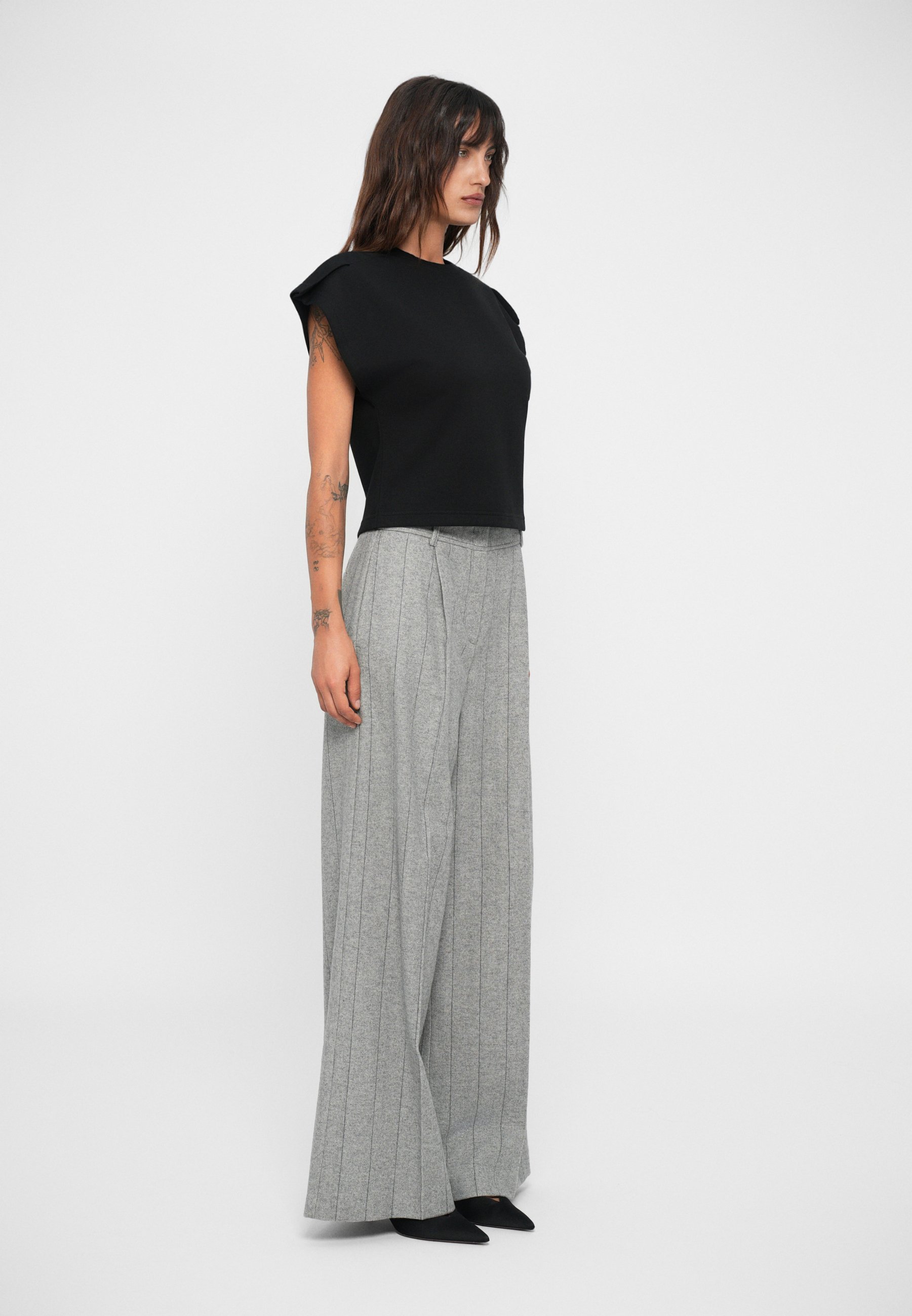 Iro MAHANI - Basic T-Shirt - schwarz
