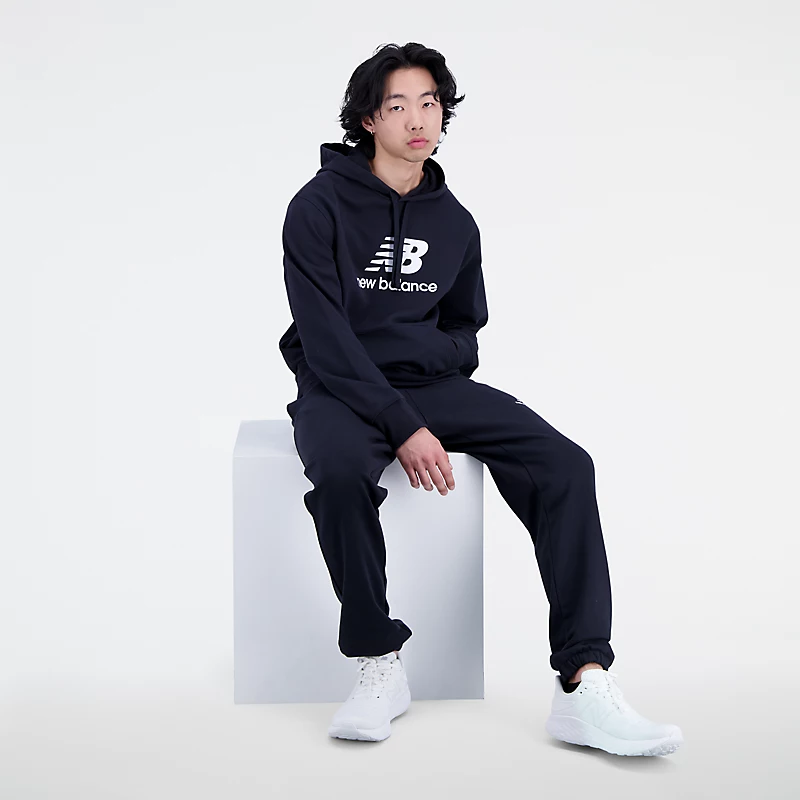Heren Essentials Hoodie met gestapeld logo van French Terry – ZWART