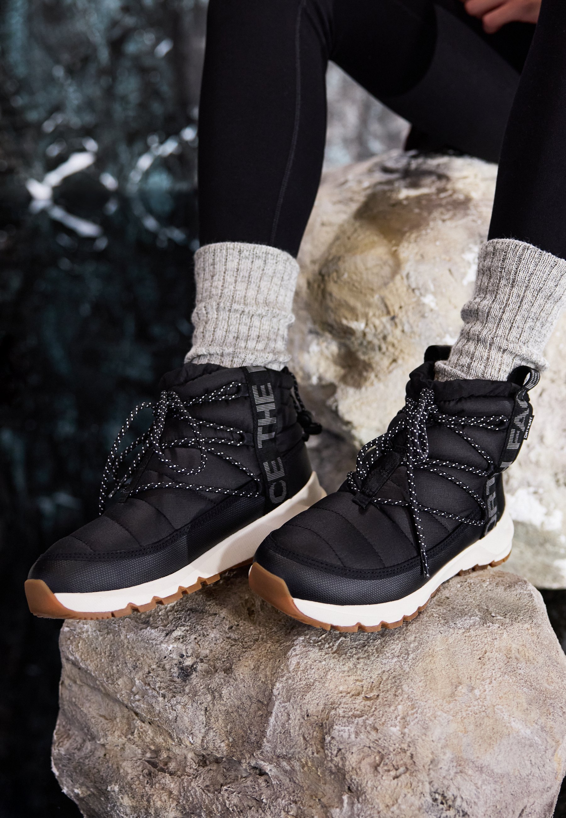 Bottes d'hiver The North Face THERMOBALL - NOIR/BLANC GARDENIA