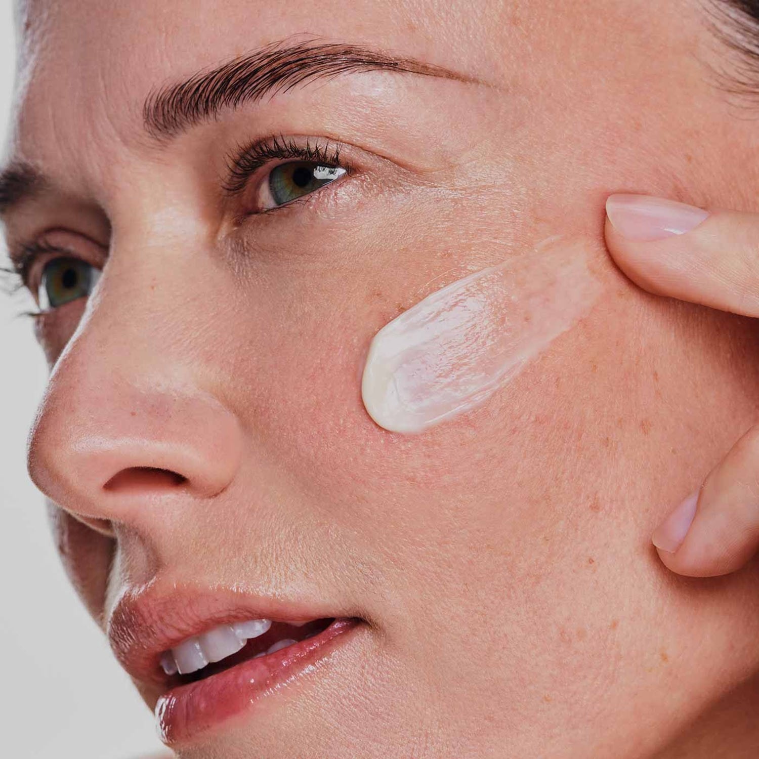 „Clarins Extra Firming“ dieninis kremas, skirtas visiems odos tipams (40+ dienų), 50 ml – papildymo pakuotė