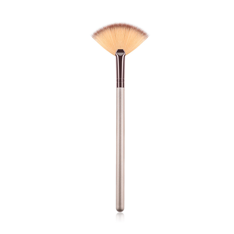1 Pinceau de maquillage professionnel éventail pour estomper, enlumineur et contouring du visage, pinceau poudre libre couleur champagne doré, outil de beauté cosmétique