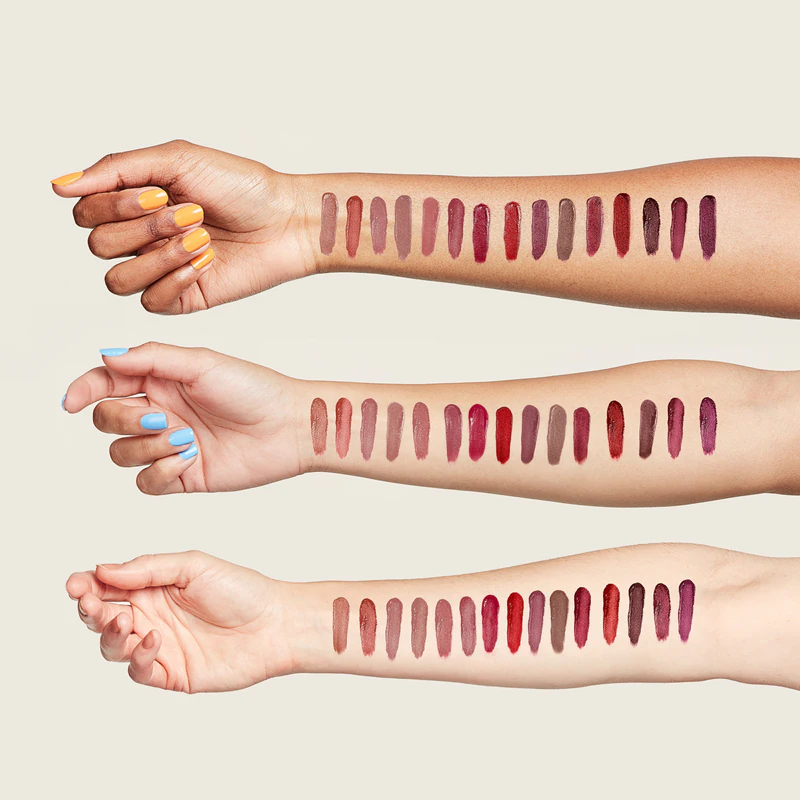 Batom líquido matte leve Rimmel Lasting Mega Matte com duração de 16 horas.