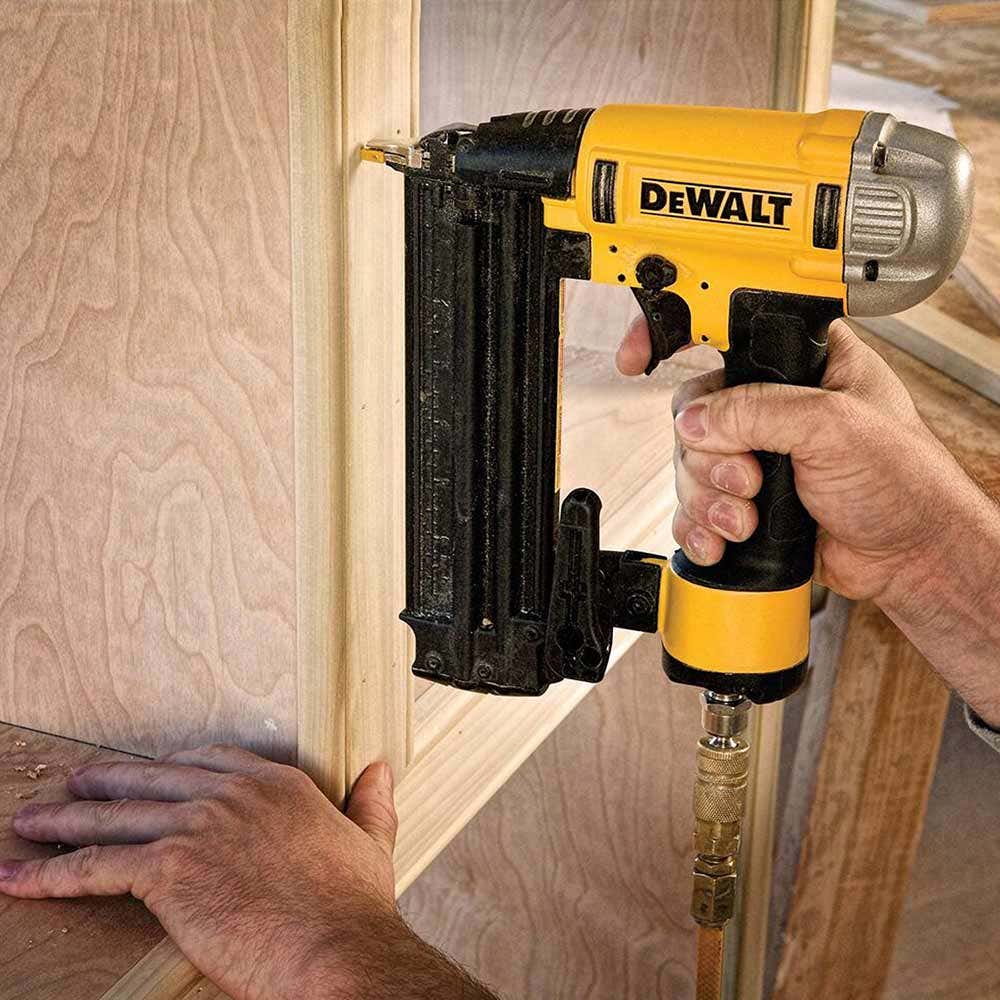 DEWALT 16-54 mm C1-serien 18ga presisjons pneumatisk punktspikerpistol Bradder DPN1850PP-XJ