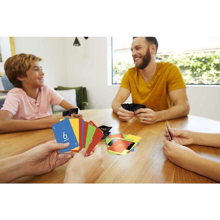 Uno Classique Clipstrip - Jeu de Cartes Famille - Avec cartes Joker personnalisables - Mattel Games - BGY49 - 7 ans et +