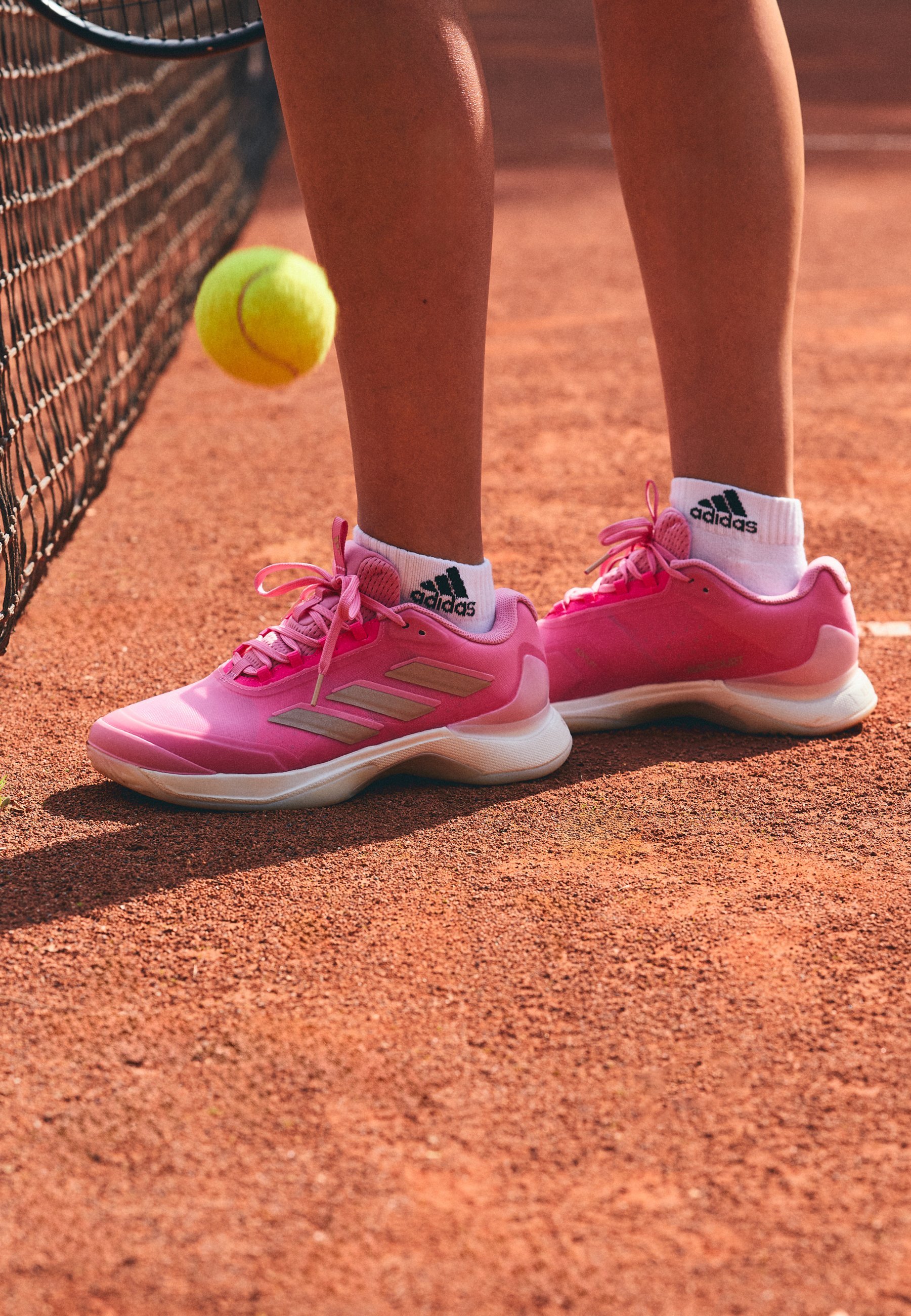 adidas Performance AVACOURT 2 - Multicourt tennisschoenen - bliss pink/zilverkleurig/lucid pink