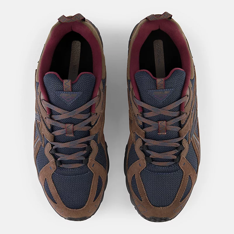 Unisex New Balance 610v1 - tmavě houba s vesmírným motivem a vínově červená