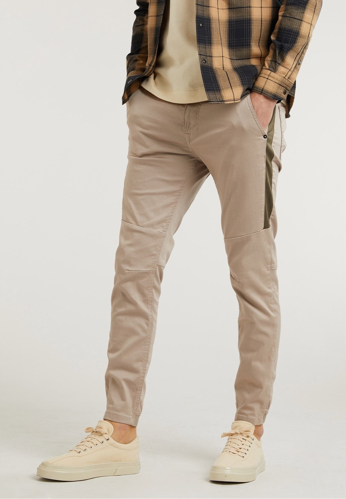 Pantaloni CHASIN' - beige