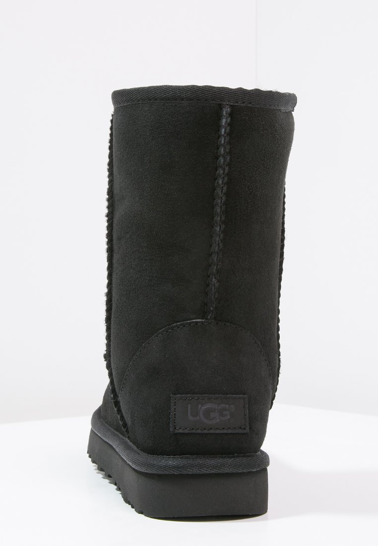 UGG CLASSIC SHORT II - Bottines classiques - noires