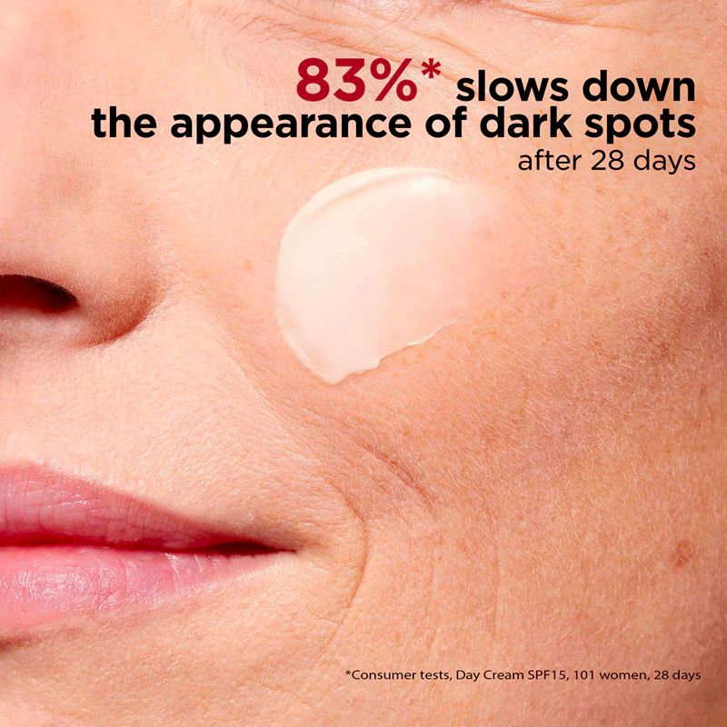 Clarins Super Restorative Day Cream SPF 15