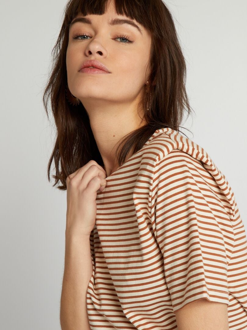 Camiseta listrada com ombreiras - BEGE