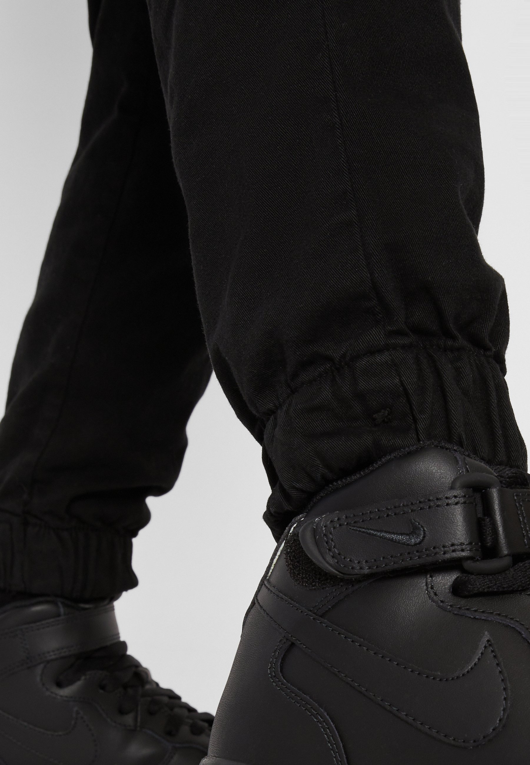 Pantaloni cargo Urban Classics a vita alta - neri