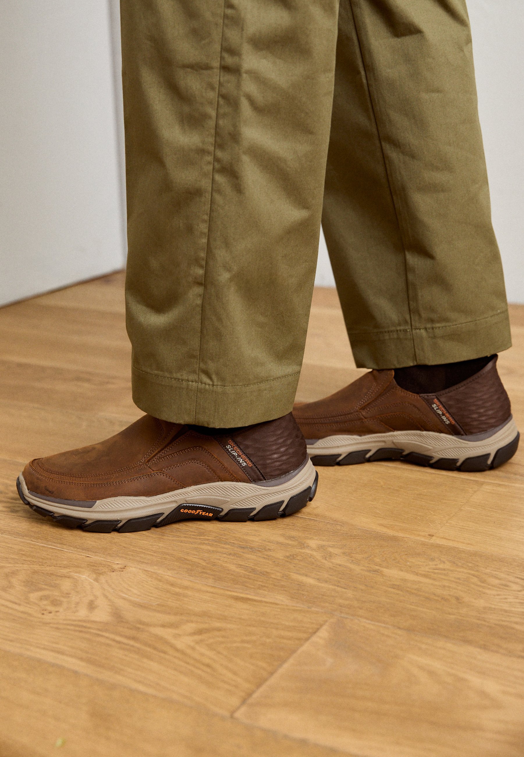 Skechers RESPECTED - Sneakers - donkerbruin