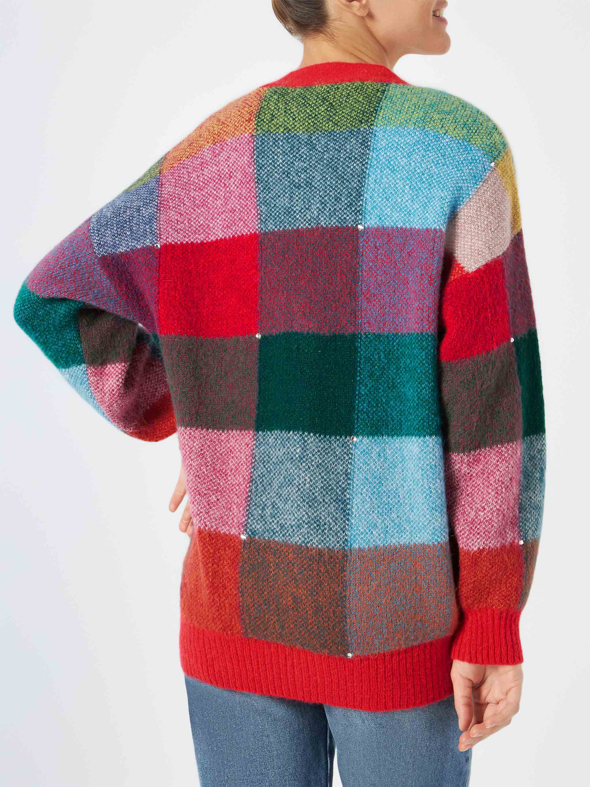 Mehrfarbige, angeraute Damenstrickjacke mit Strasssteinen