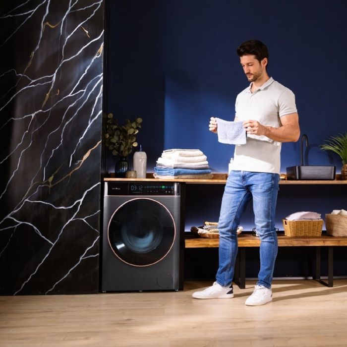 Lavatrice a carica frontale Cecotec Bolero DressCode 9900 da 9 kg, con tecnologia Inverter, display a colori, finitura acciaio, 1400 giri/min e schermo da 10,3