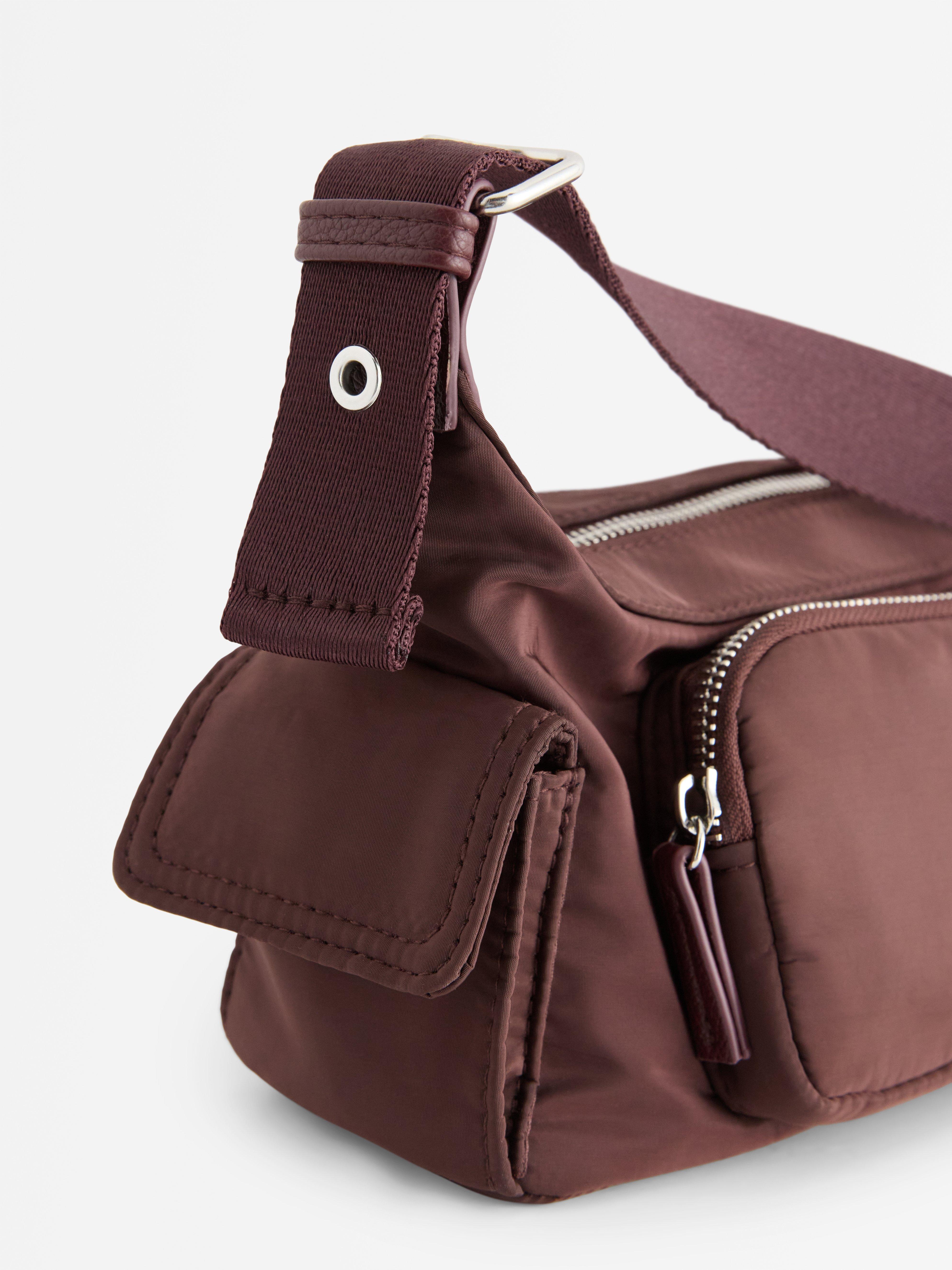 Bolso de hombro marrón oscuro
