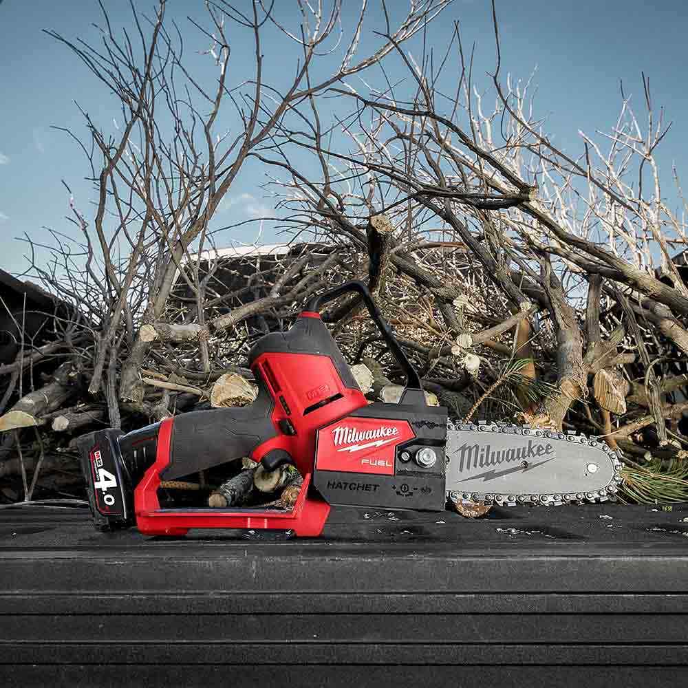 Serra de acabamento MILWAUKEE 12V FUEL™ HATCHET™ de 6