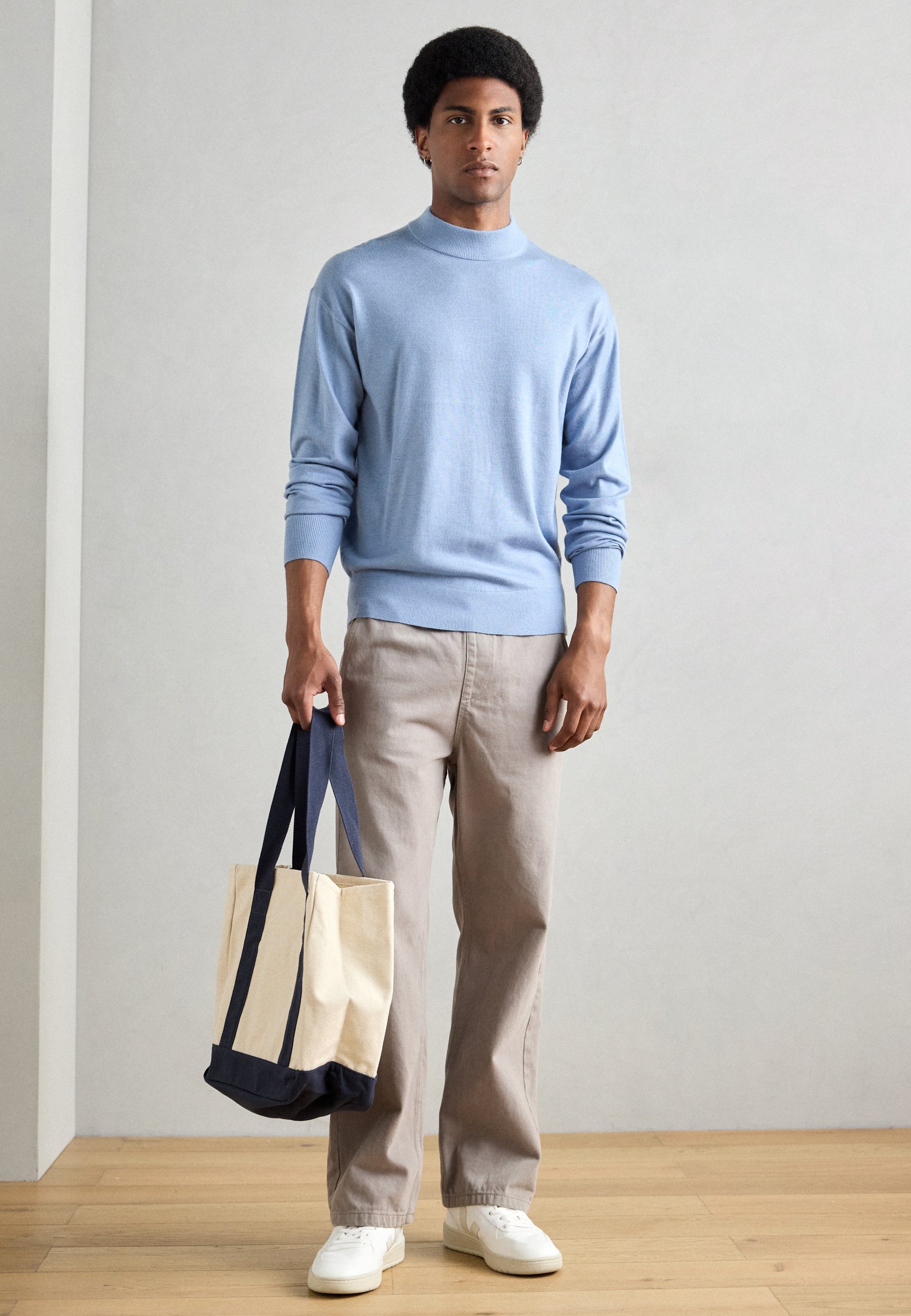 Scotch & Soda SEASONAL CORE Trui met verlaagde schouders en opstaande kraag - Trui - vervaagde denim