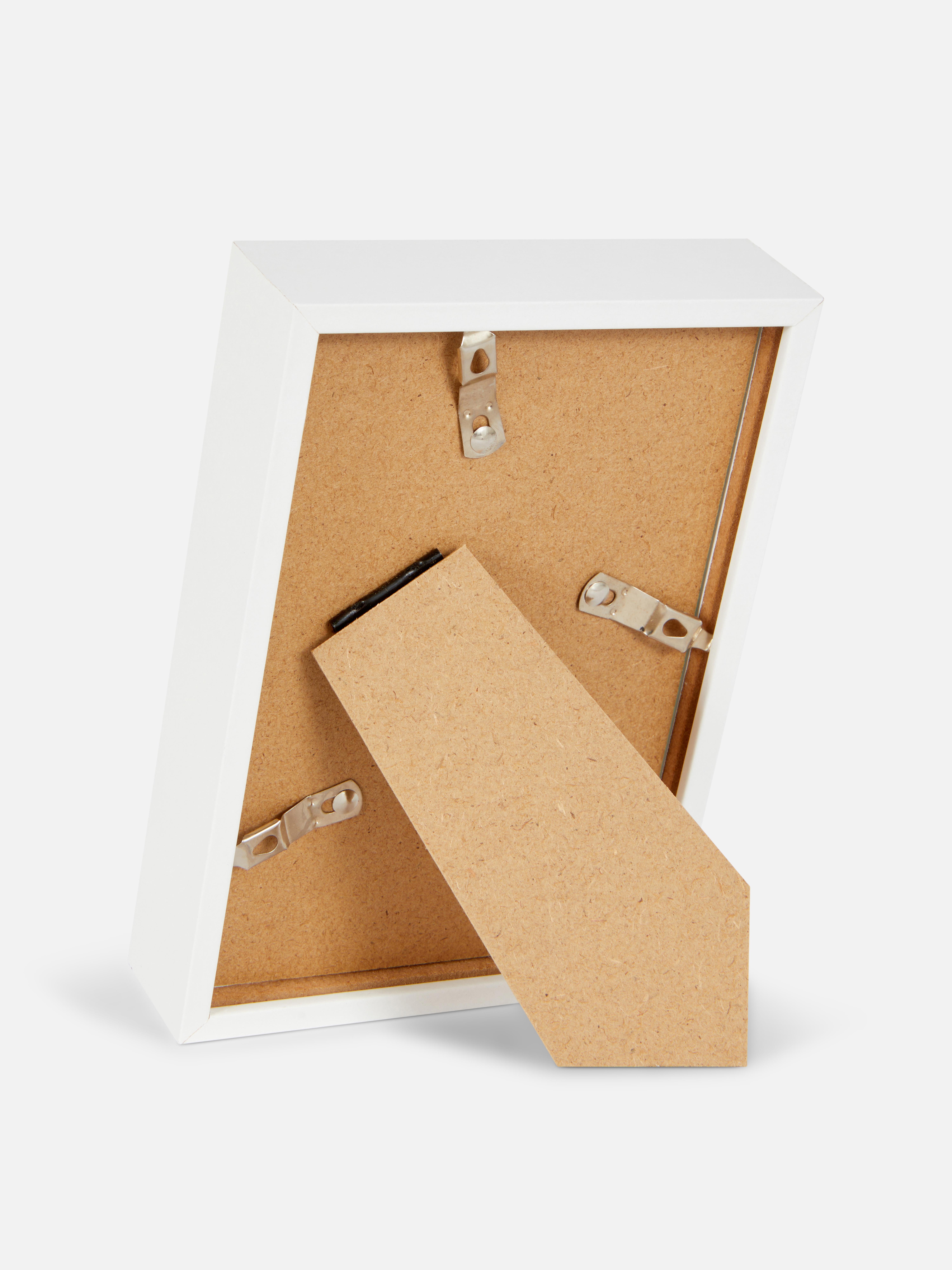 Képkeret állvánnyal. Tedd különlegessé emlékeidet ezzel az egyszerű 10 x 15 cm-es képkerettel!