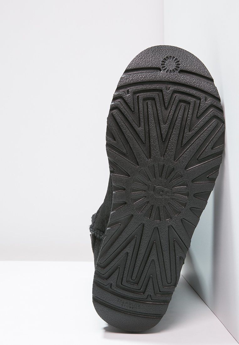 UGG CLASSIC SHORT II - Bottines classiques - noires