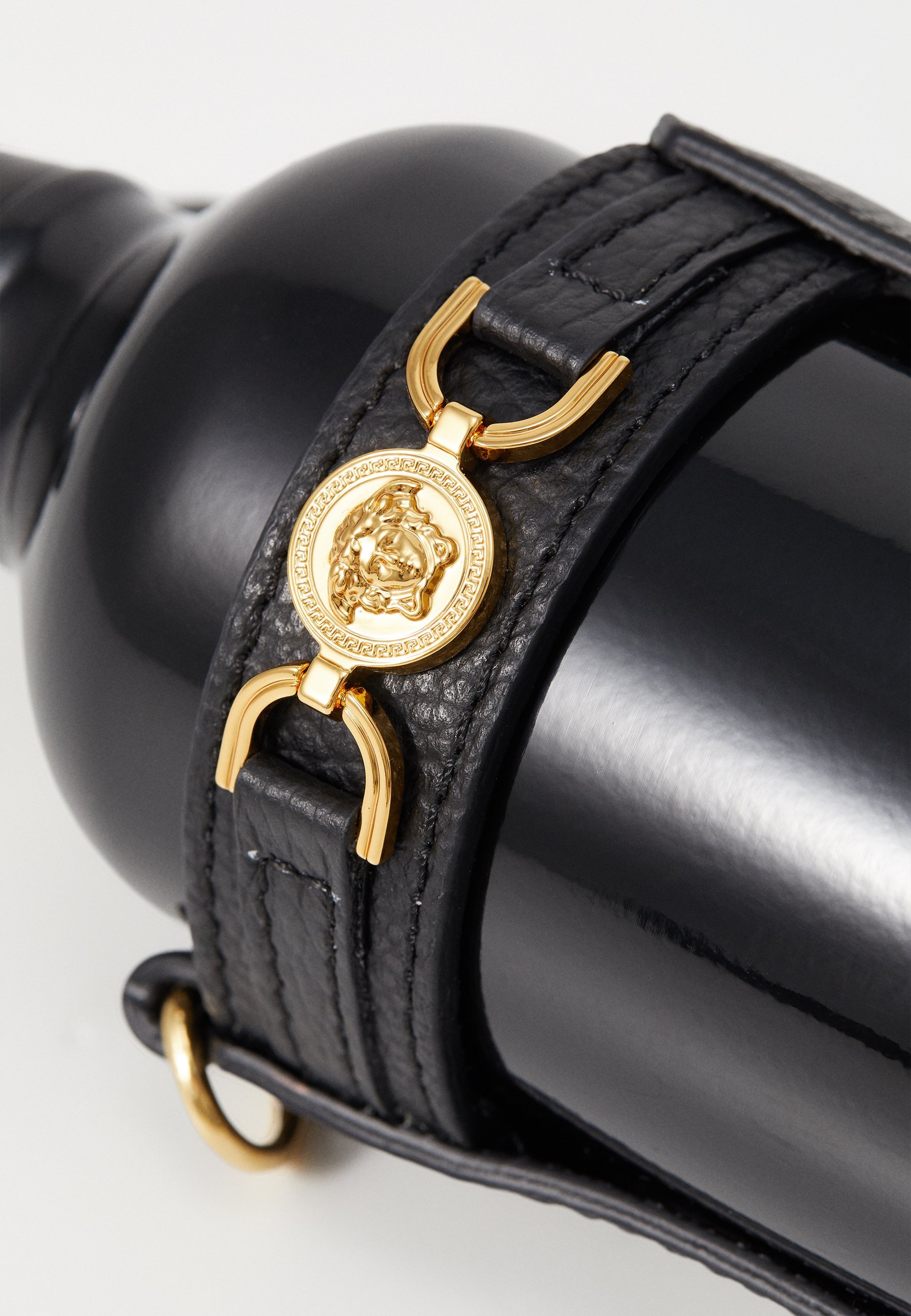 Versace Wasserflasche mit Behälter Medusa 95 Set - Trinkflasche - schwarz