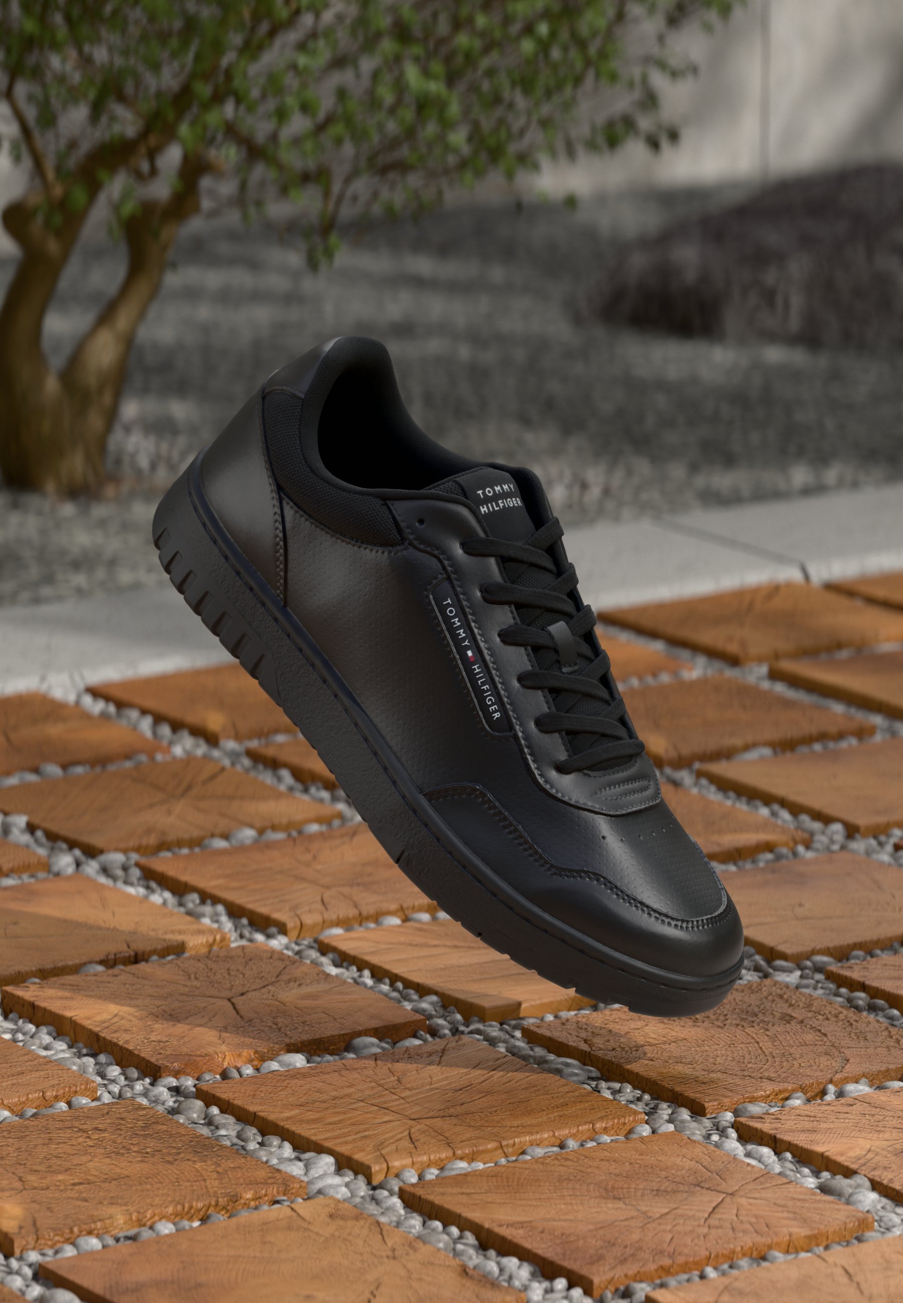 Tommy Hilfiger BASKET CORE - Športni copati - črni