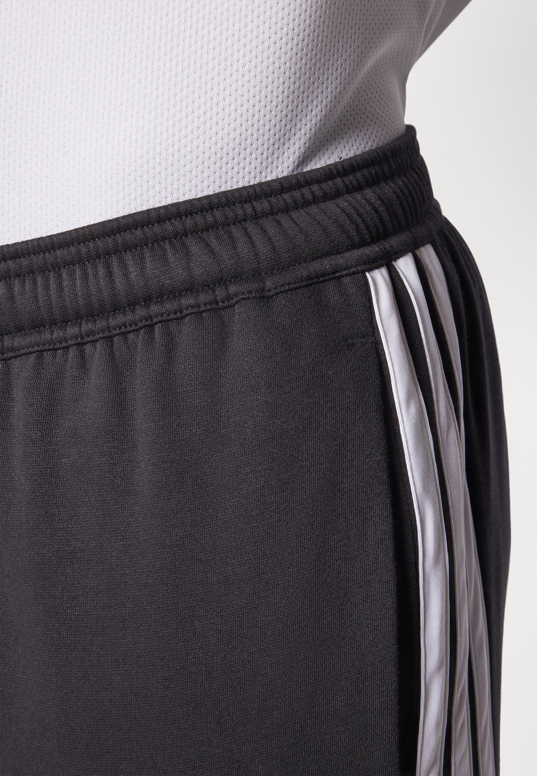 adidas Sportswear HOUSE OF TIRO - Spodnie dresowe - czarno-białe