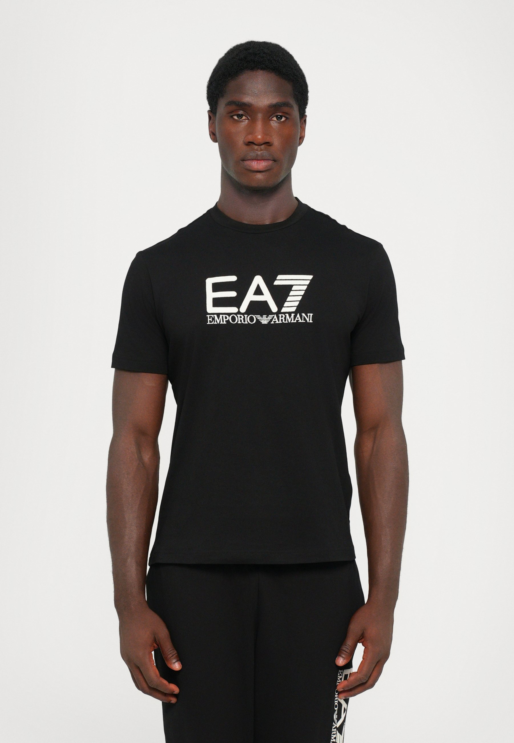 EA7 Emporio Armani TRAIN VISIBILITY TEE - T-shirt met print - zwart/crème
