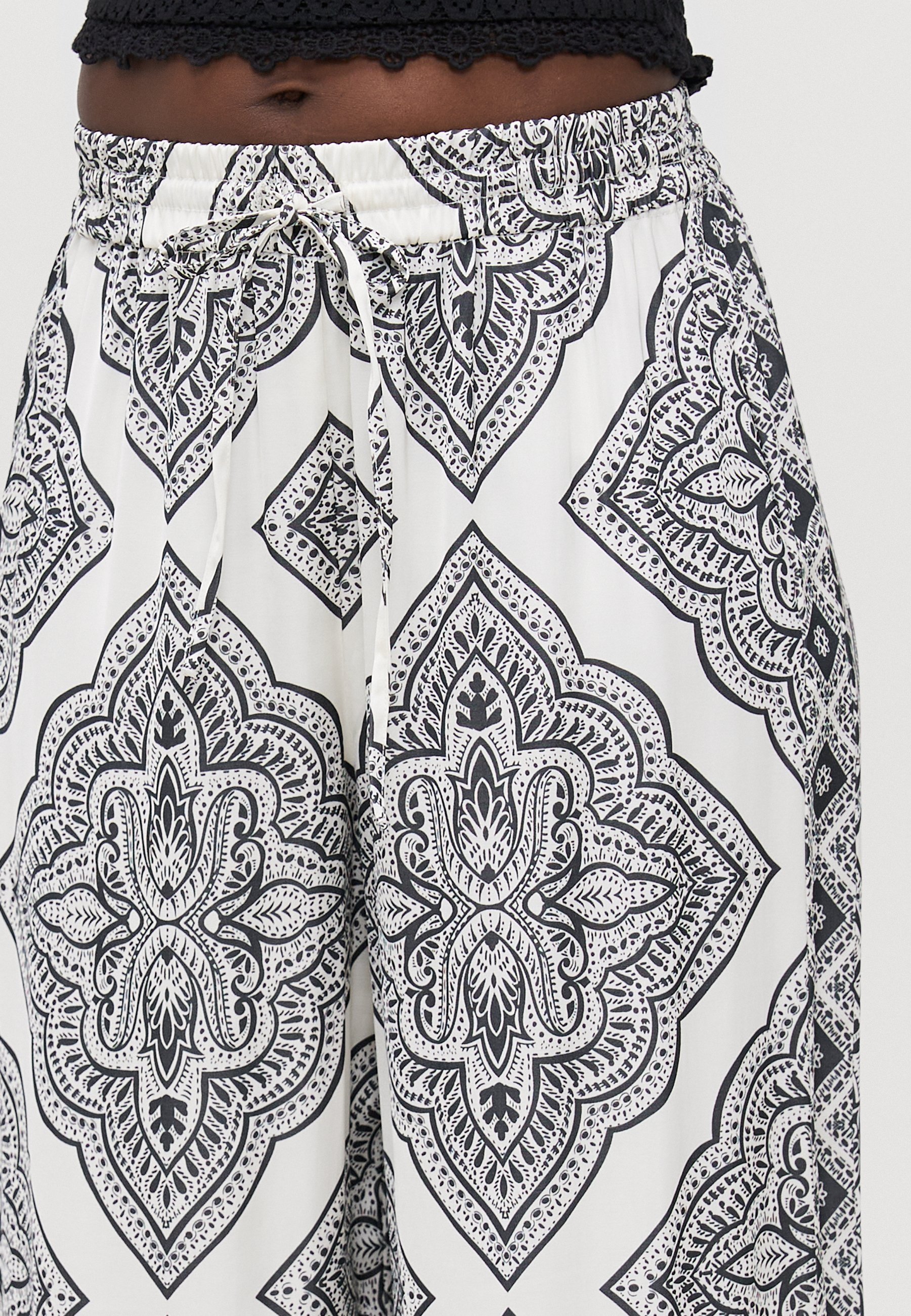 ONLY Tall ONLHAIRON PULL UP - Pantaloni - cloud dancer/nero