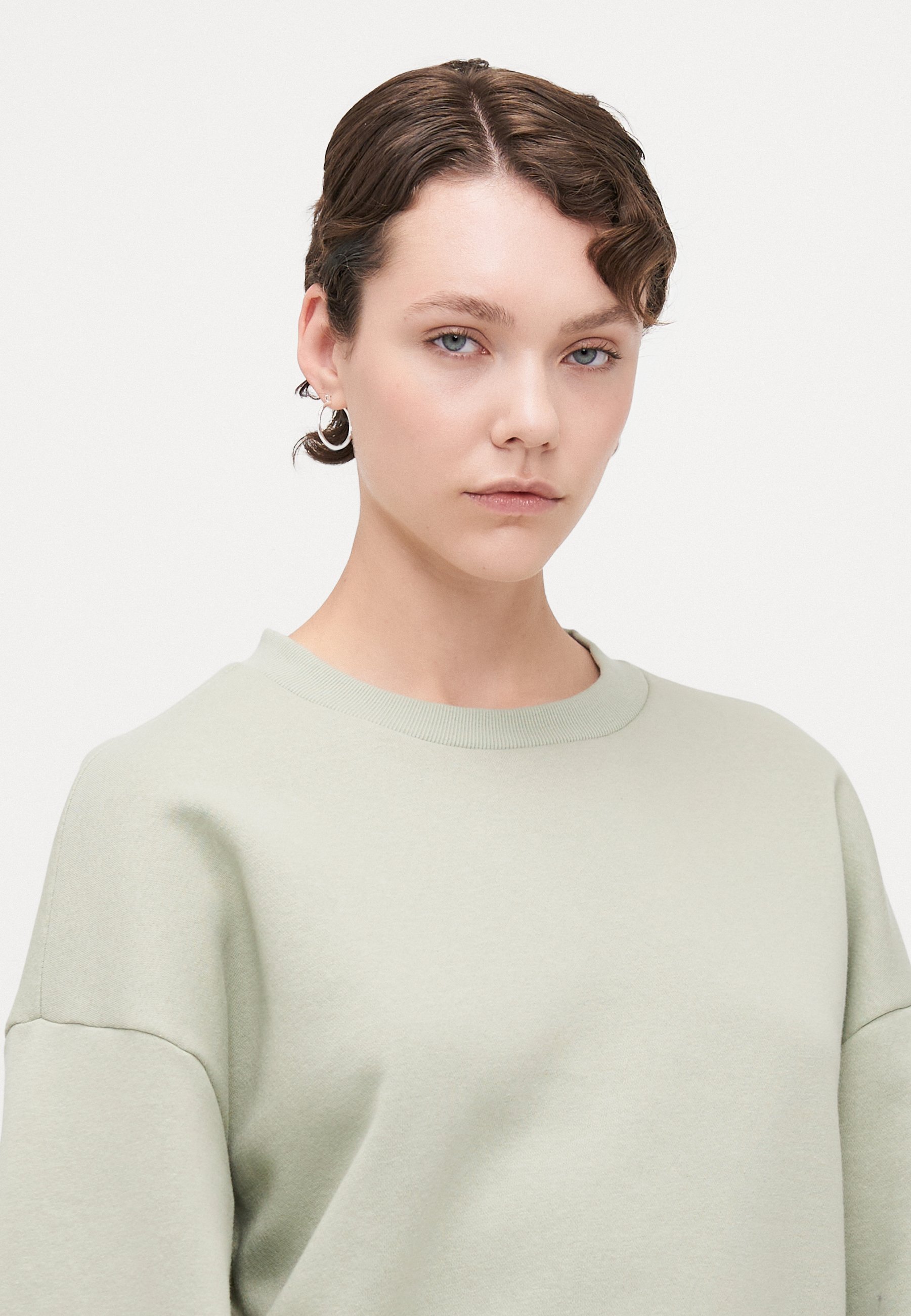 ONLY Tall ONLMACY O NECK BOX - Sweatshirt - desert sage/cloud dancer