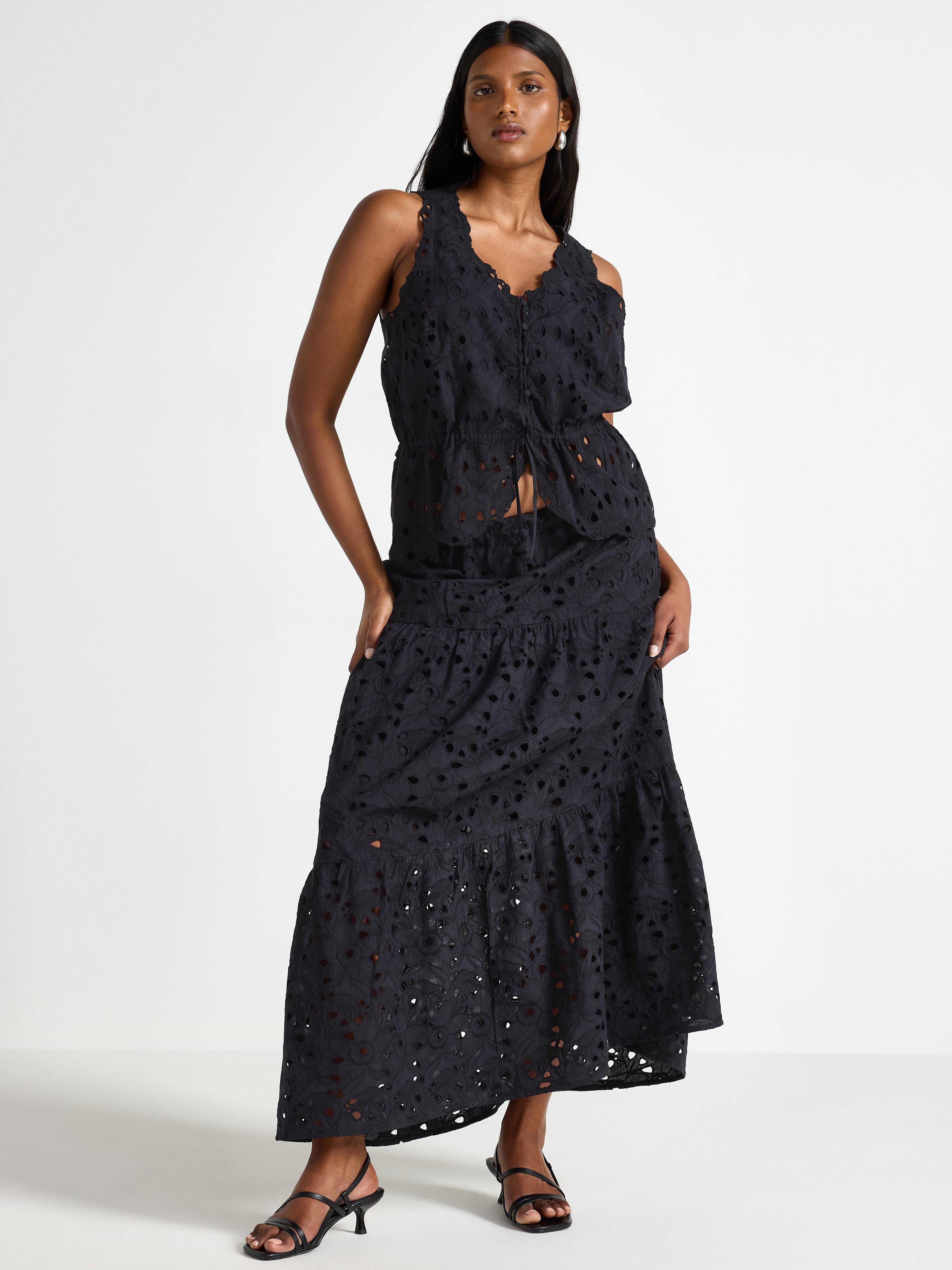Blus com bordado inglês Preto