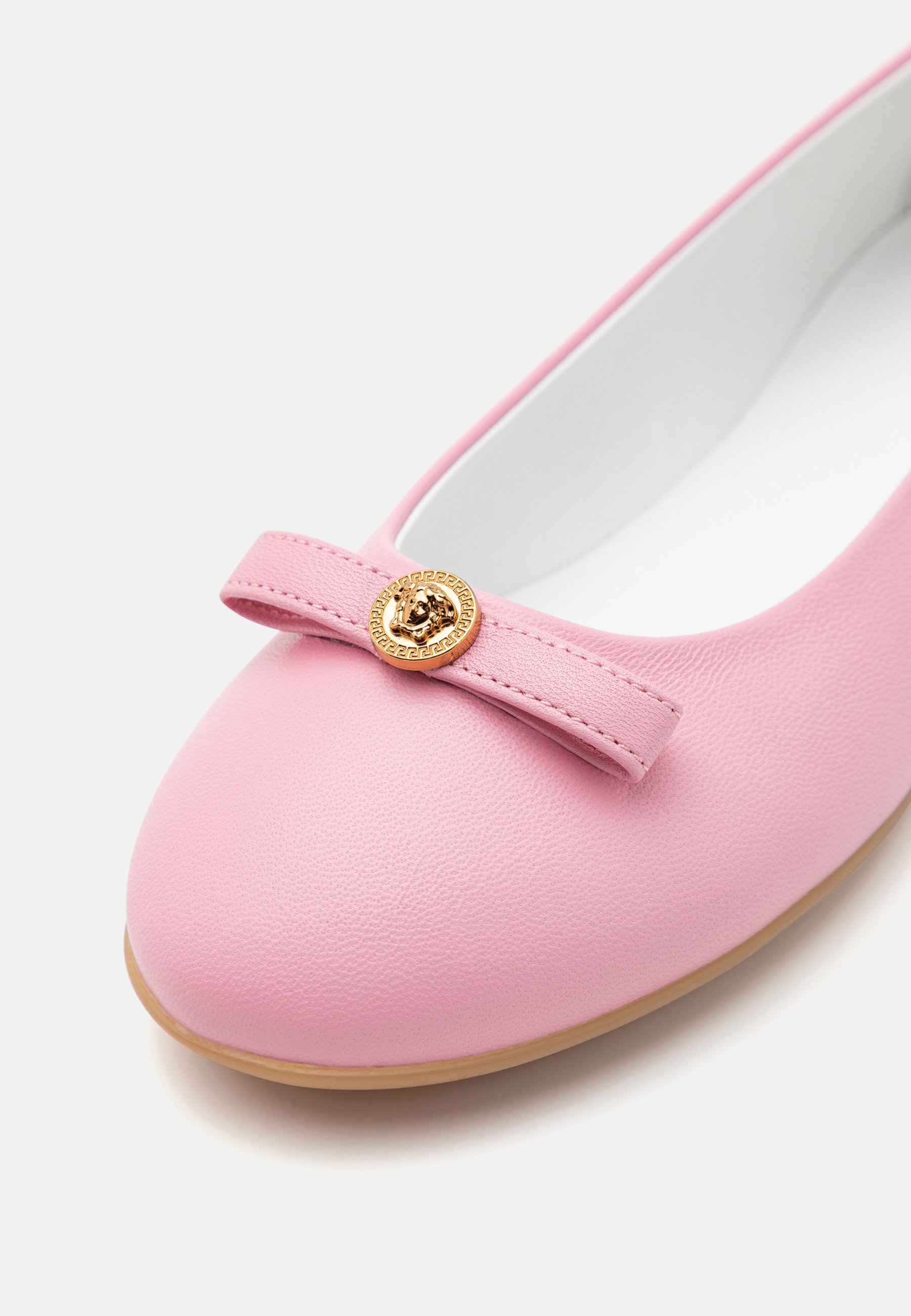 Versace RAVNI - Balerinke - candy/oro versa