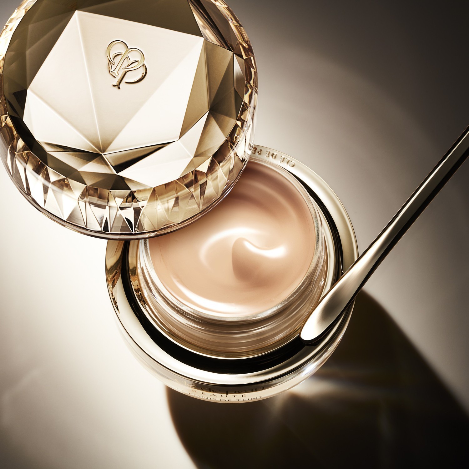 Clé de Peau Beauté puder – 28 ml